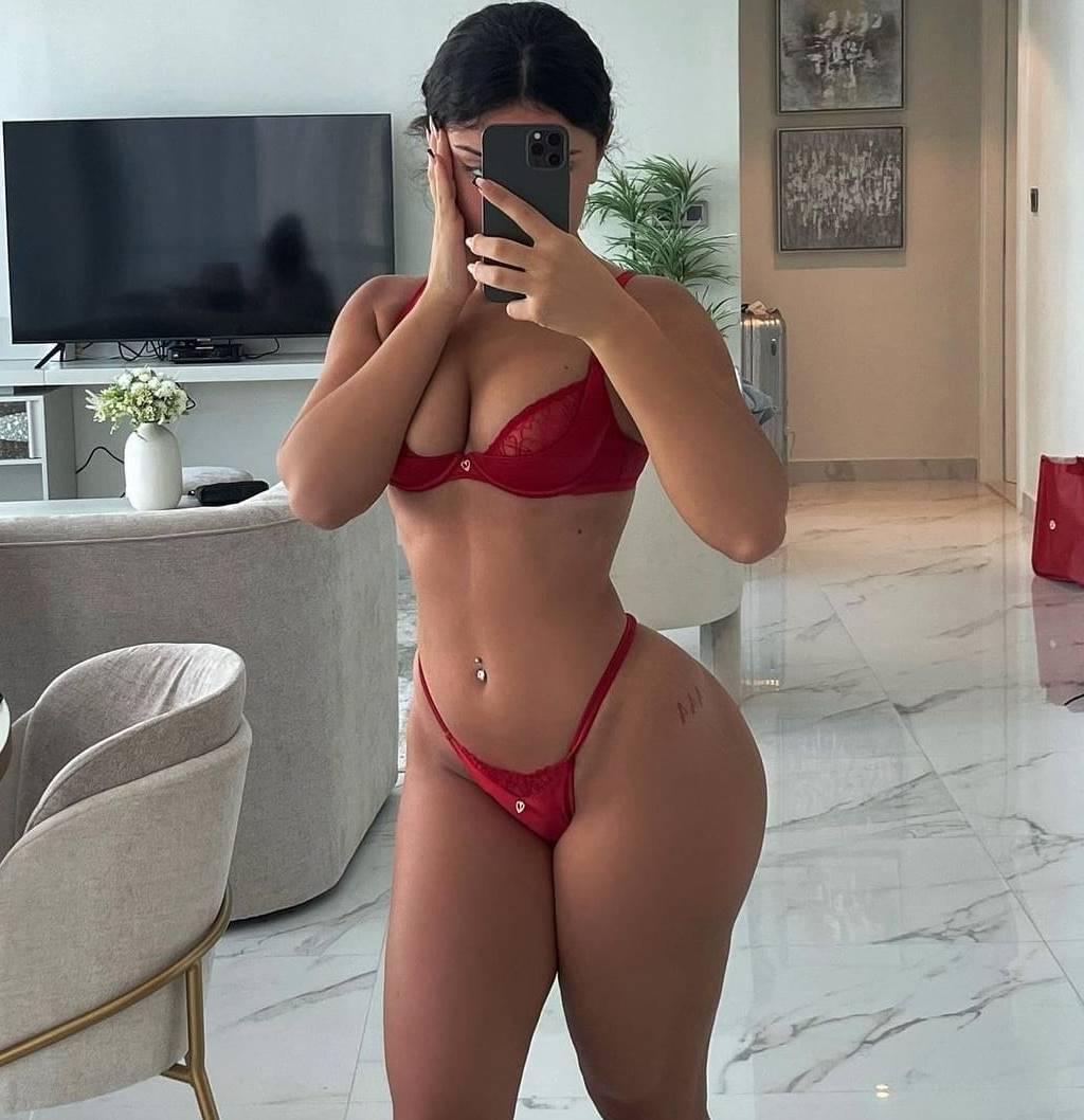 Beylikdüzü Escort Bayan Sinemle Sonsuz Zevk